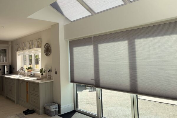 Free hanging pleated blinds