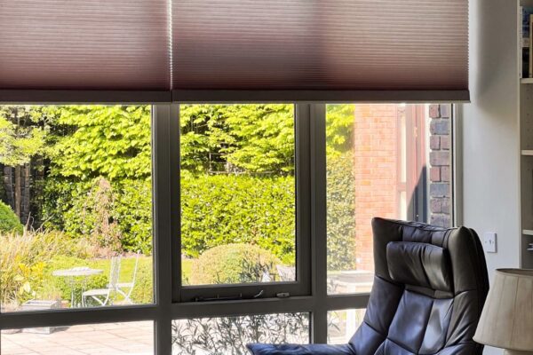 Freehanging pleated blinds