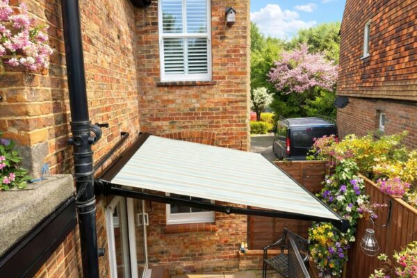 Manual awning